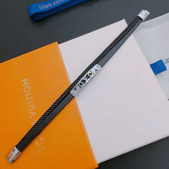 Picture of LV Bracelet _SKULVbracelet08ly19511107